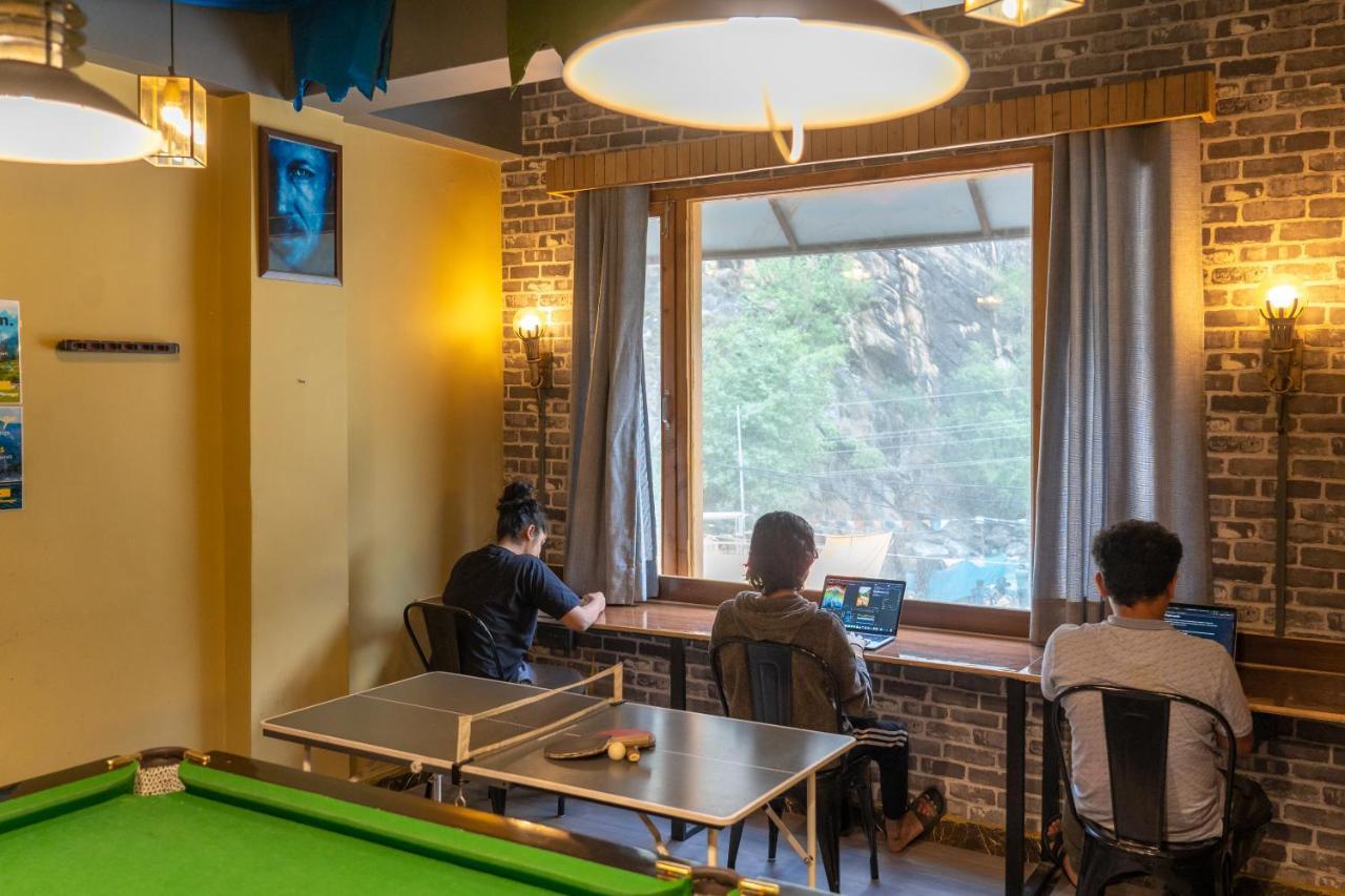 Whoopers Hostel Kasol Bagian luar foto
