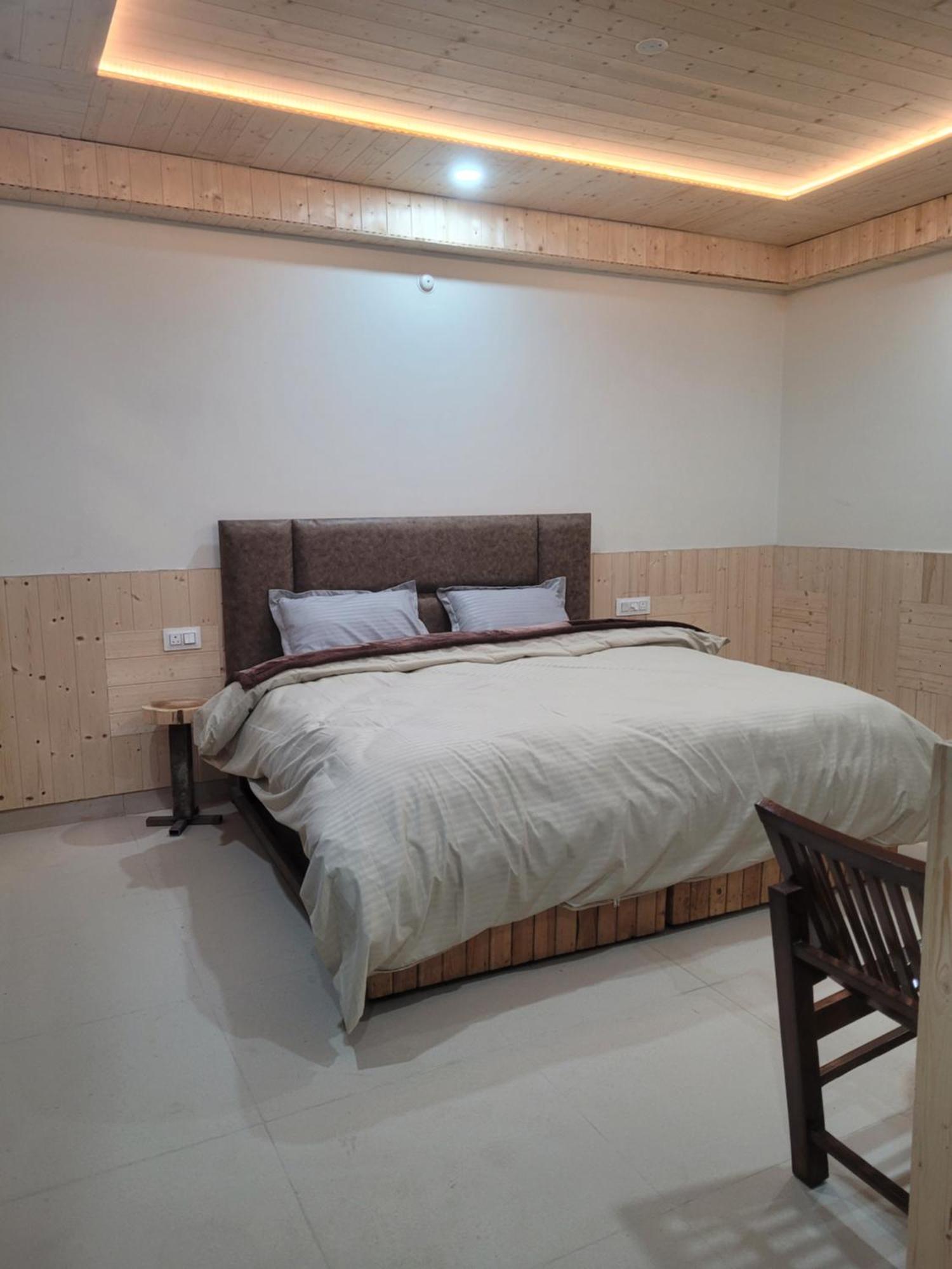 Whoopers Hostel Kasol Bagian luar foto
