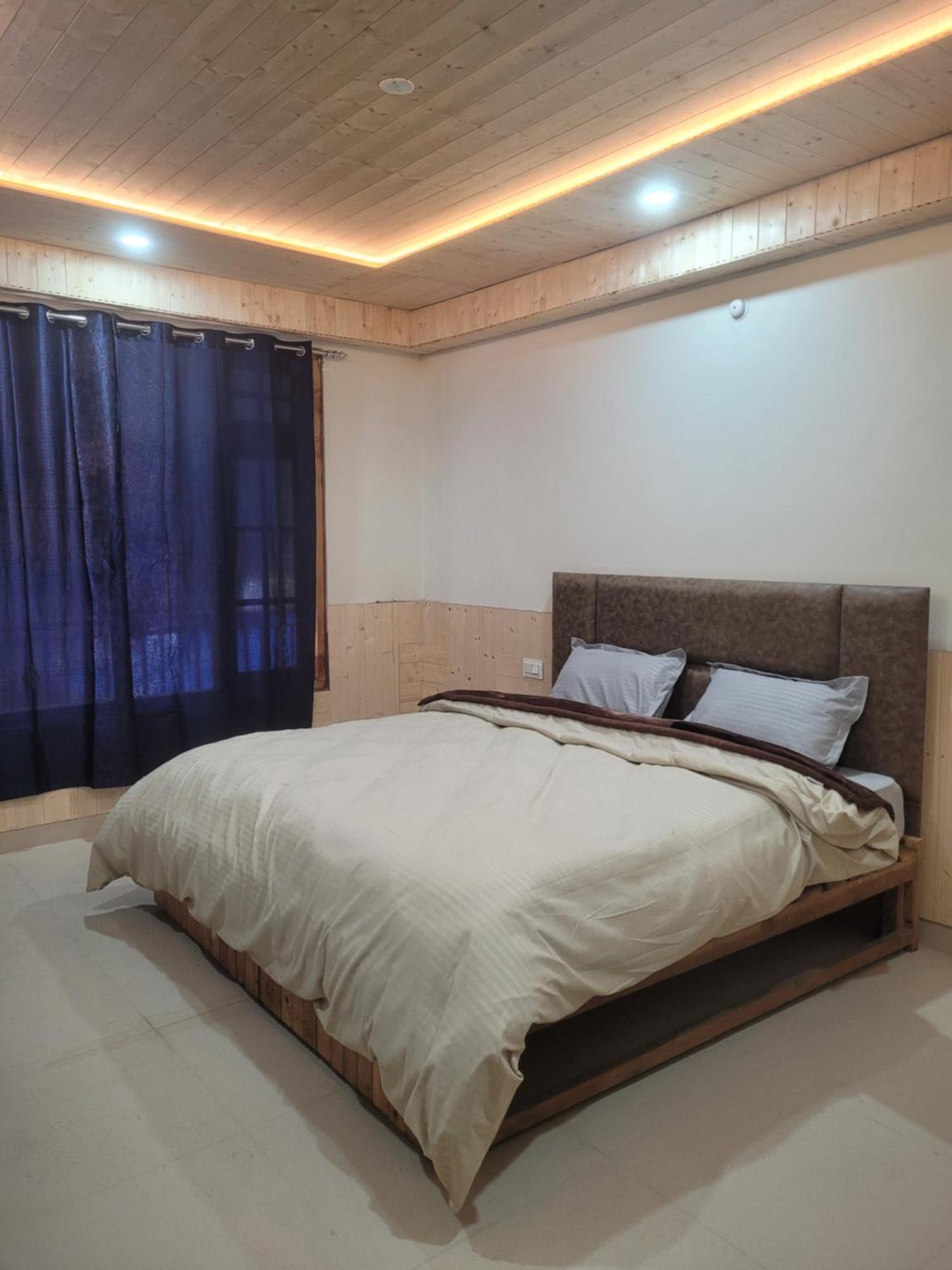 Whoopers Hostel Kasol Bagian luar foto