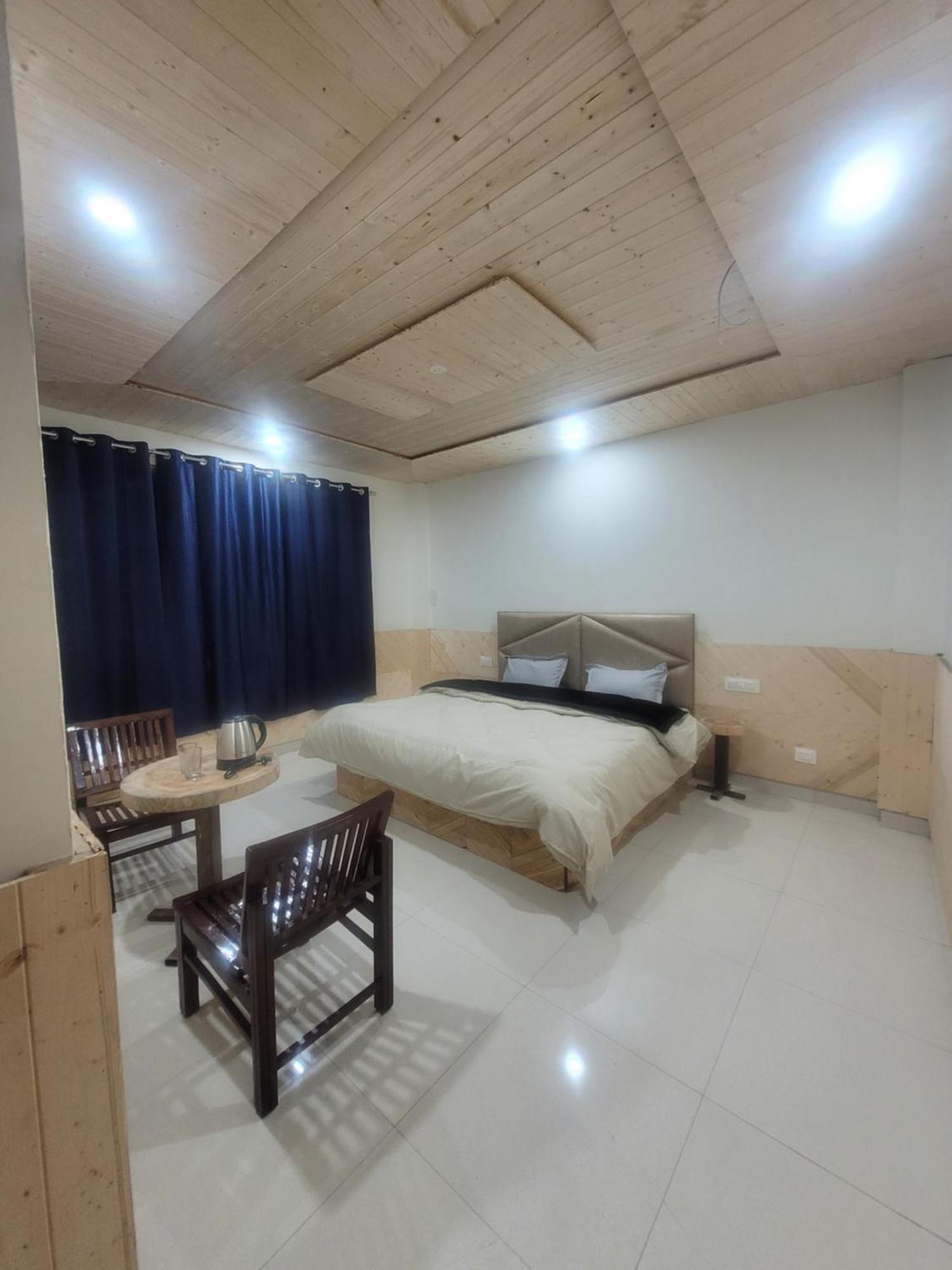 Whoopers Hostel Kasol Bagian luar foto