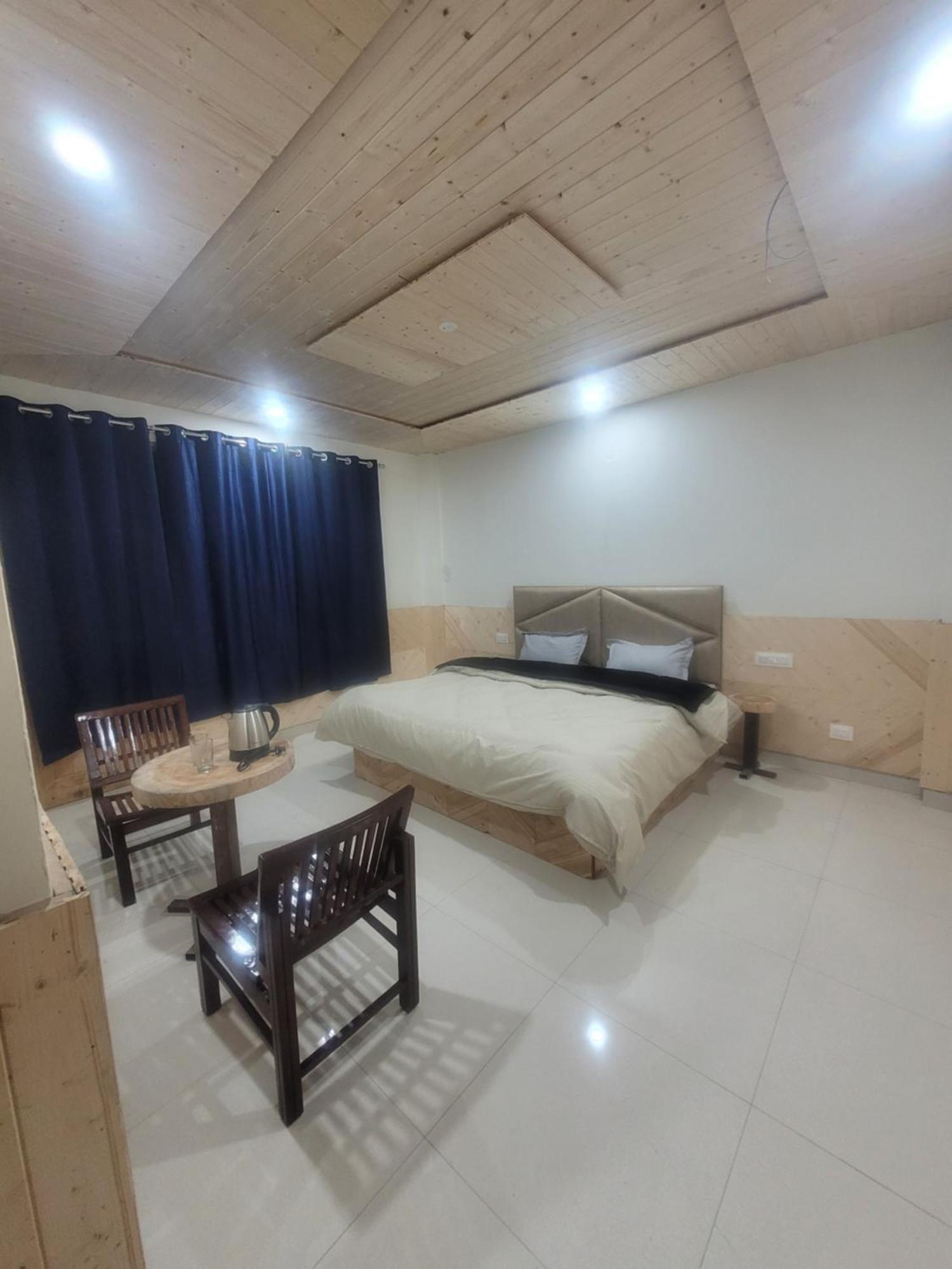 Whoopers Hostel Kasol Bagian luar foto