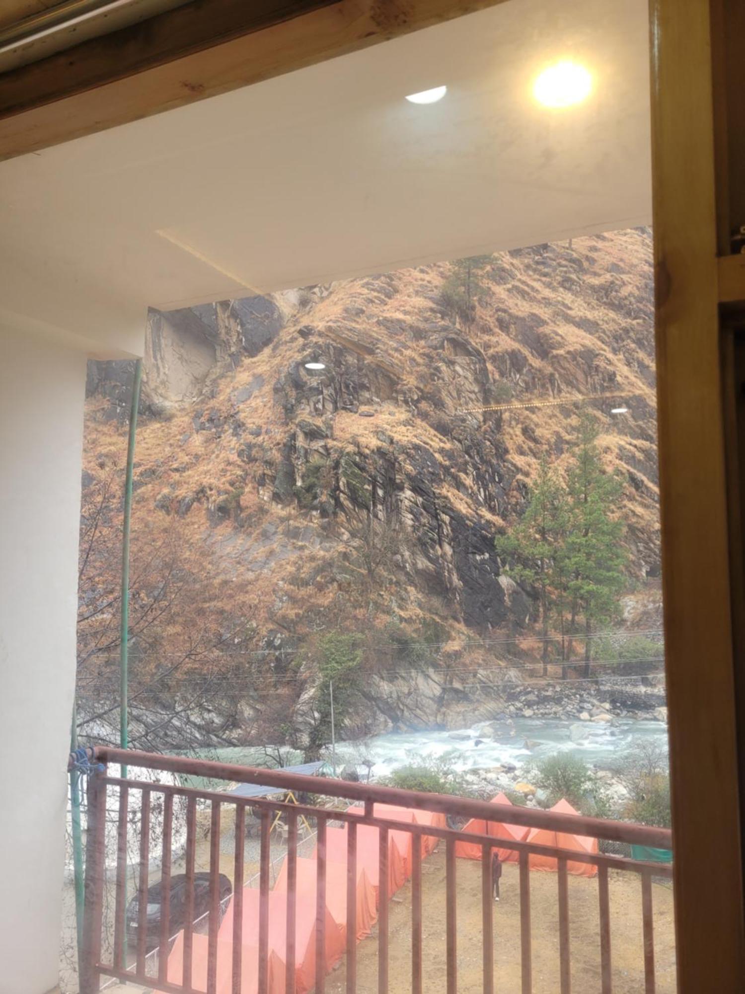 Whoopers Hostel Kasol Bagian luar foto